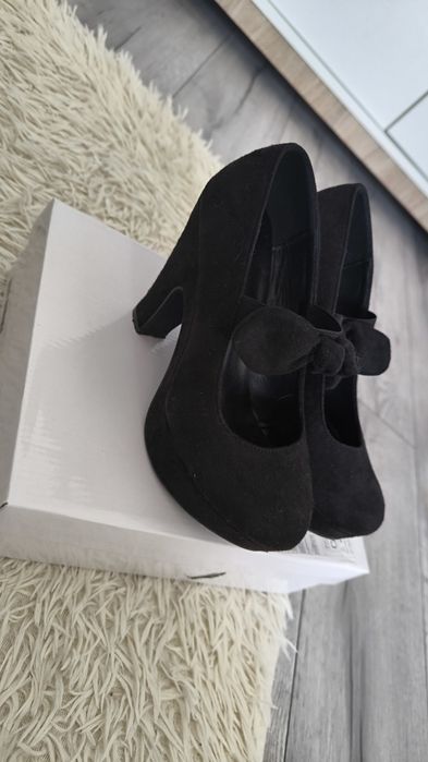 Buty na obcasie  38