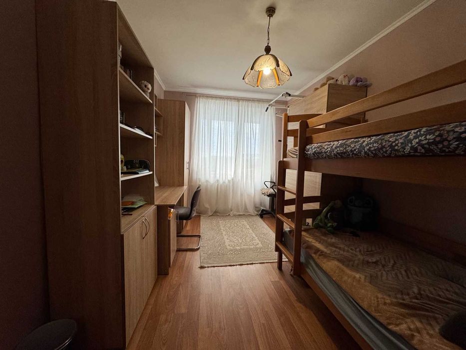 Продається простора 3-кімнатна квартира на Слов'янці