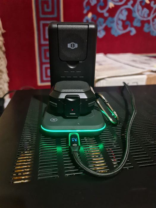 Беспроводная зарядка 3 в 1. Смартфон,наушники, часы.