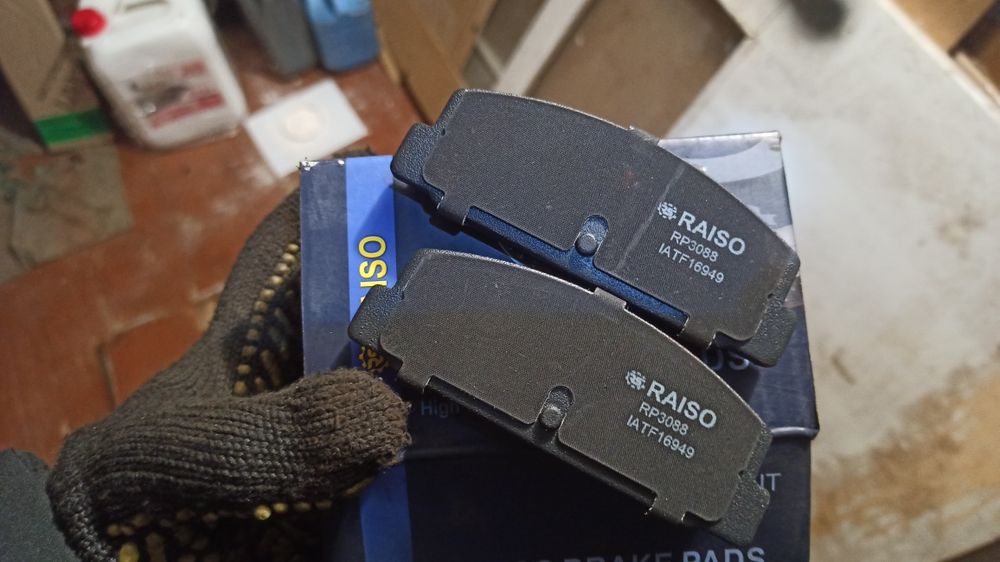 Пара задніх дискових гальмівних колодок Мазда 6, 626