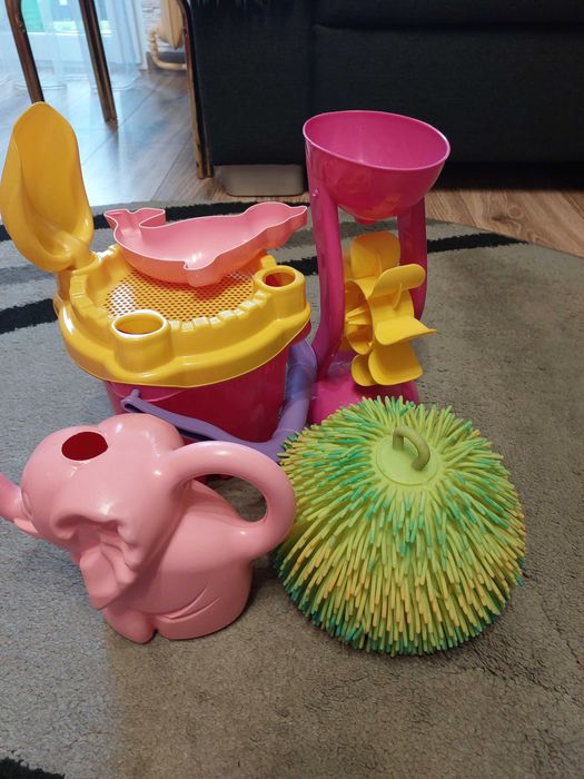 Zestaw zabawek do wody lub piasku plus piłeczka