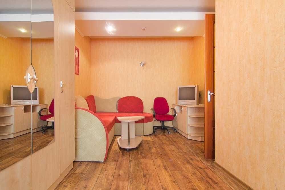 Свет всегда, очень теплая! ЦЕНТР, Базарная, новый дом. Балкон. Хозяйка