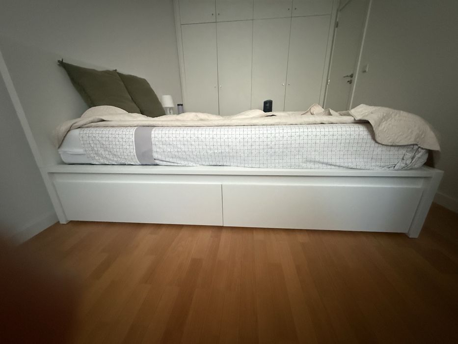 Cama com duas gavetas Ikea