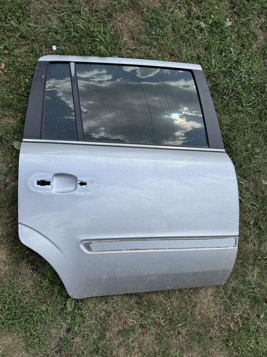 Задня права дверка Opel Zafira B
