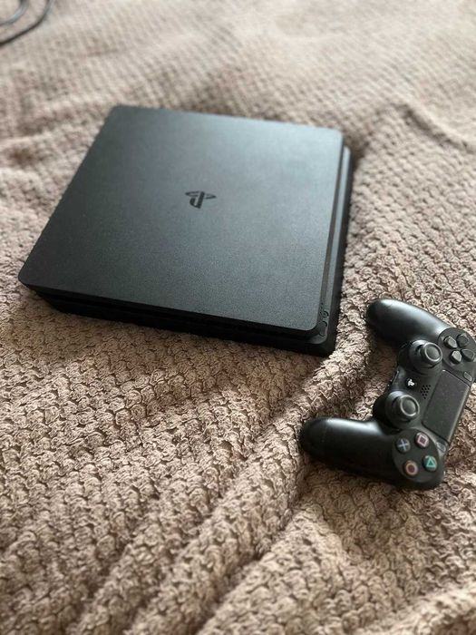 Sprzedam konsolę PS4 Slim 500 GB