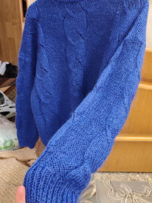 Світер синій теплий