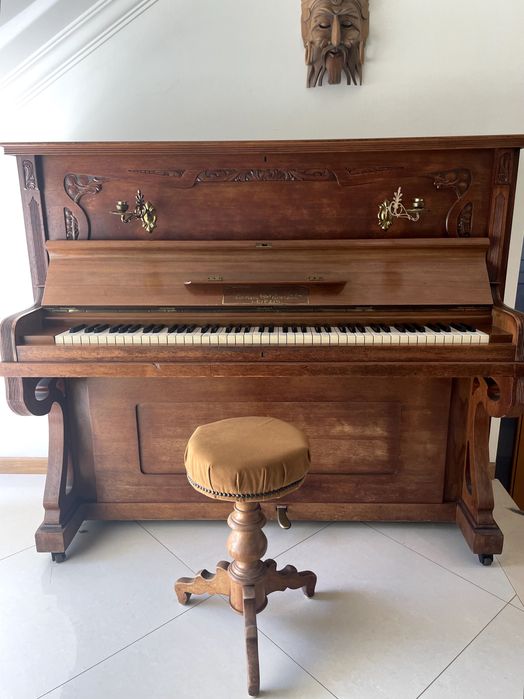 Piano vertical Julius Kreutzbach