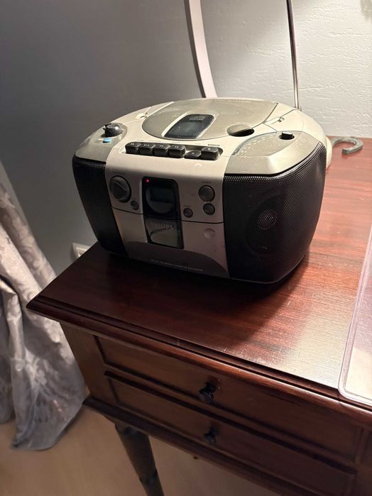 Magnetofon Philips na kasety i płyty CD