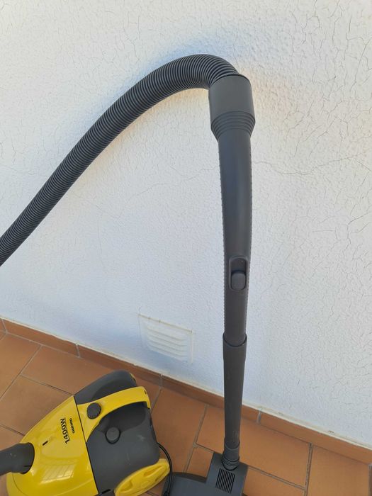 Aspirador Daewoo RC-371F 1400W Vacuum Cleaner