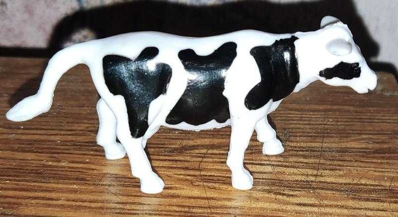 Реалистичная фигурка Корова