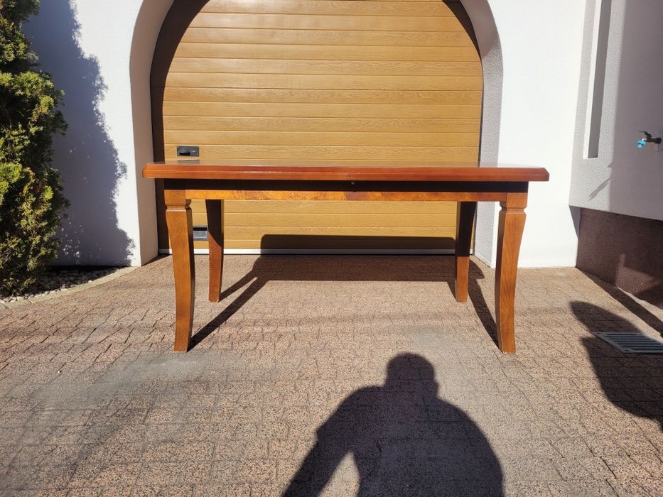 Stół drewniany rozkładany z kompletem sześciu krzeseł