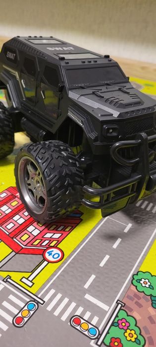 Велика машинка пластмасова