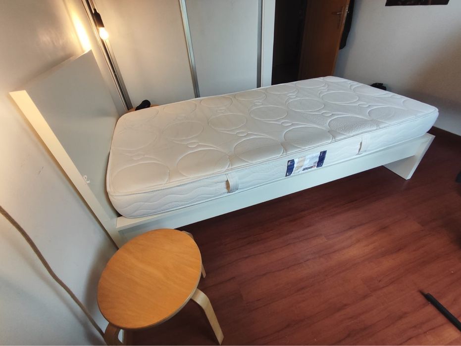 Cama Malm Ikea + estrado Lonset Ikea + colchão Molaflex