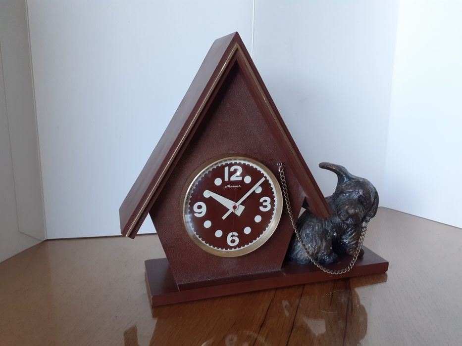 Часы молния "пёс у будки"