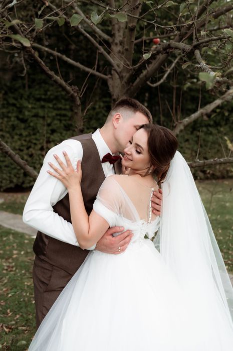 Весільна сукня /пишна /ґорсетна/ колір айворі