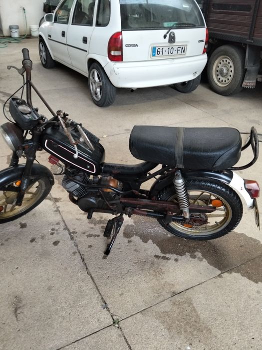 Motorizada da marca casal