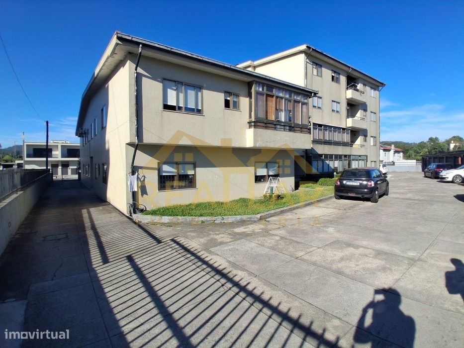 Apartamento T3 em Renovação com Garagem Box | Rio Tinto, Gondomar
