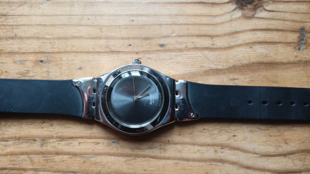 Relógio como novo, com 3 braceletes, pele e laranja