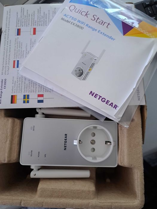 NETGEAR Wi-Fi Extender with Power Outlet, 2.4 / 5 GHz, 750 Mbps64551463913857123