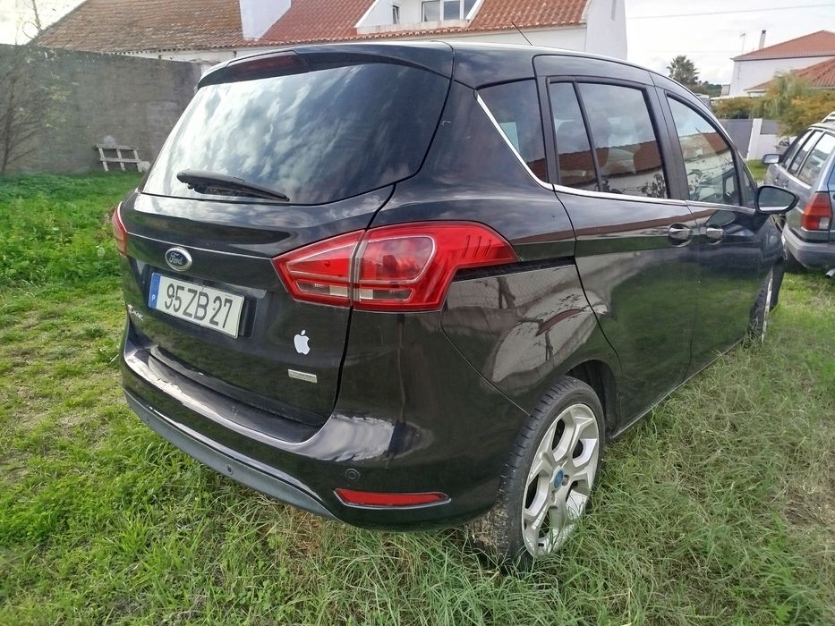 Ford B-max acidentada