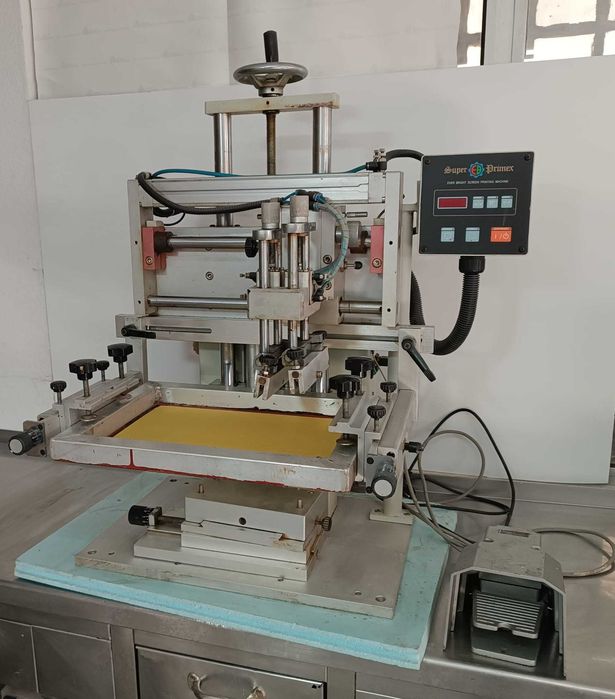 Máquina de Serigrafia de Planos Semi-Automática de Pequeno Formato