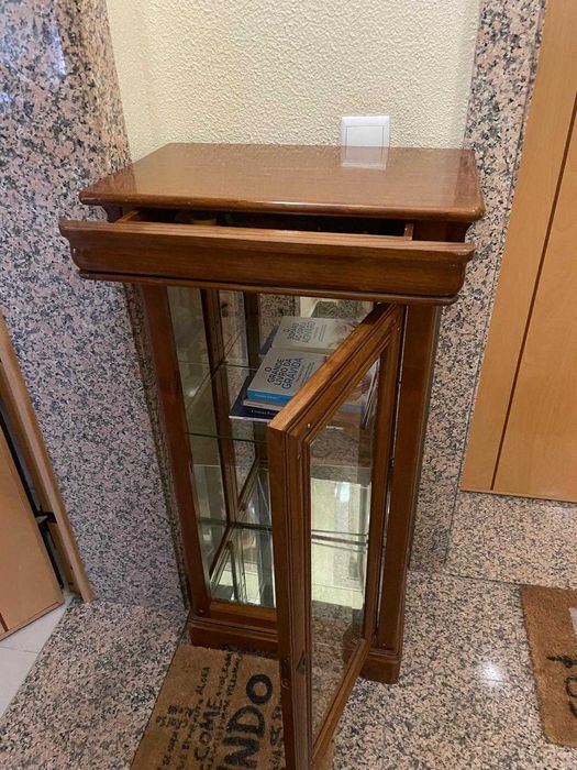 Móvel para sala cristaleira