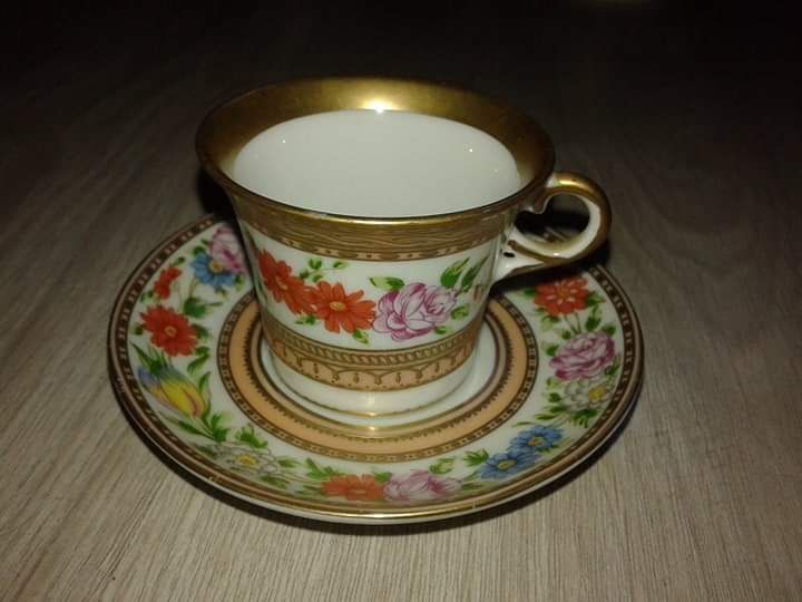 Chávenas de café em porcelana