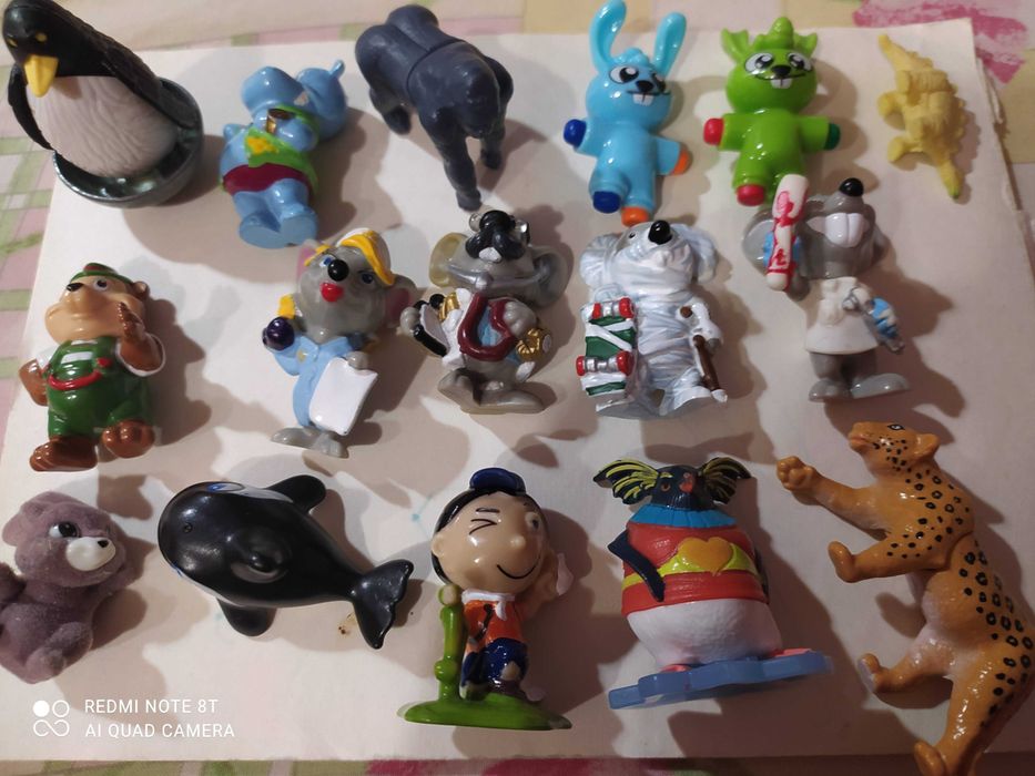 игрушки из киндер сюрприза машинки, фигурки, животные и другие
