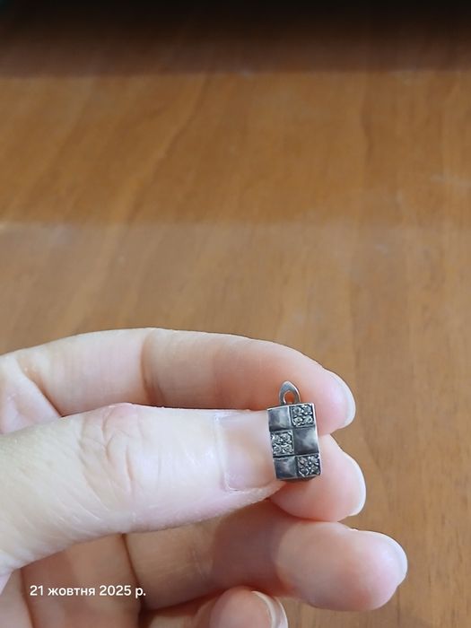 Срібні прикраси,сережки і каблучка