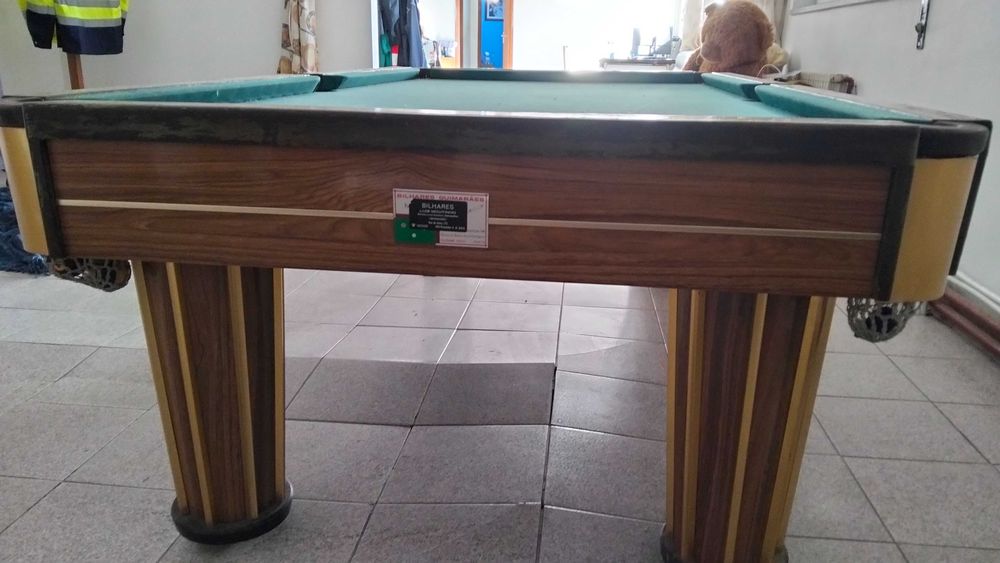 Vendo mesa de bilhar .