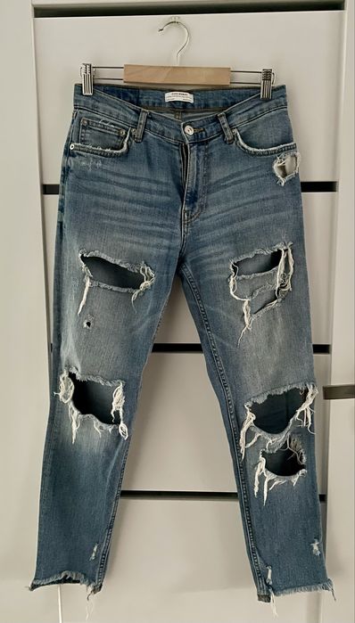 Spodnie jeansowe z dziurami, przetarciami Zara