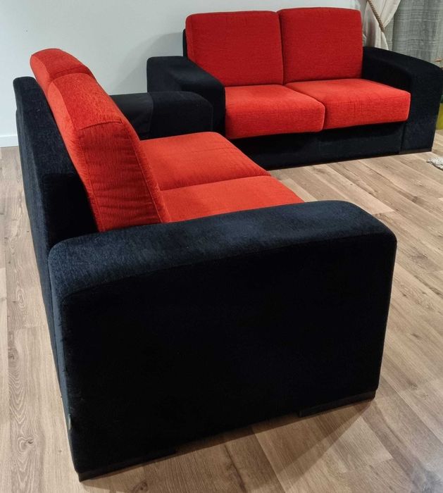 Sofás 2 lugares preto e vermelho