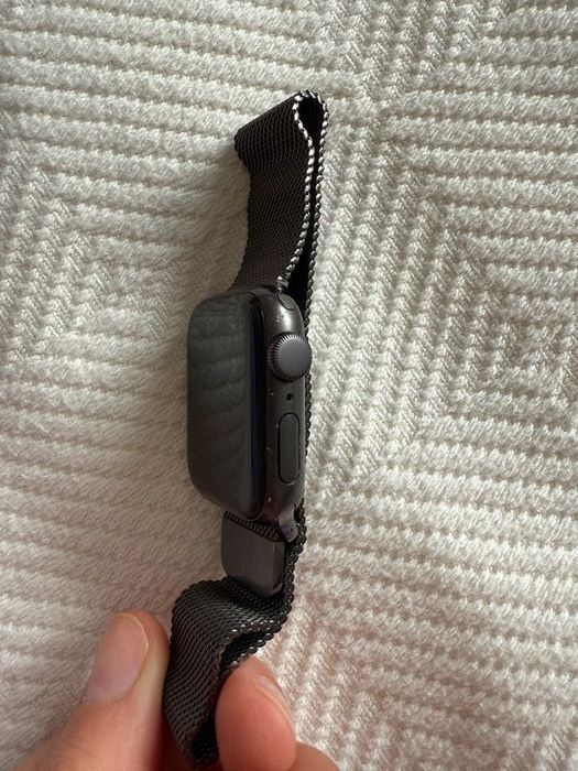 Apple Watch SE 40mm Milanese Loop
