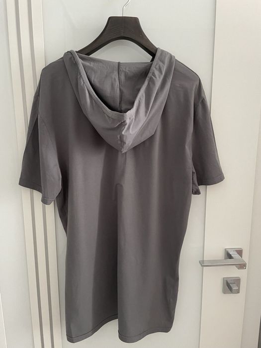 Футболка с капюшоном унисекс.