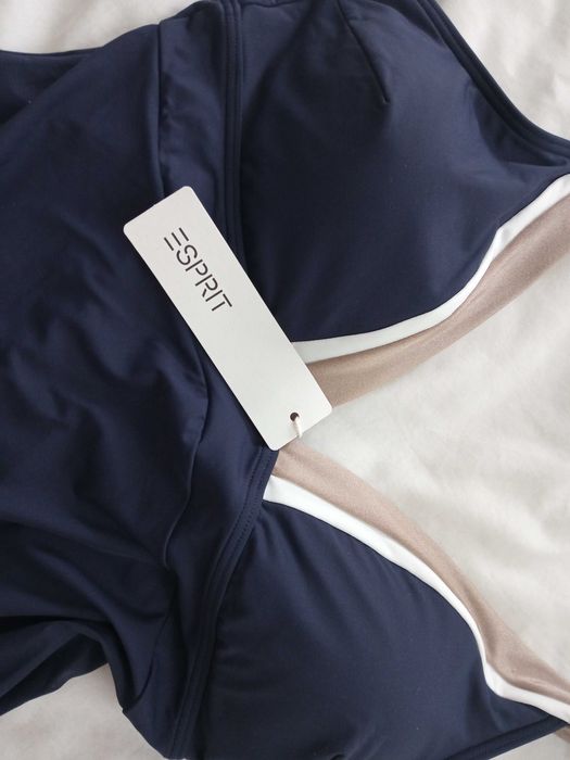 Trójkolorowy strój kąpielowy Esprit