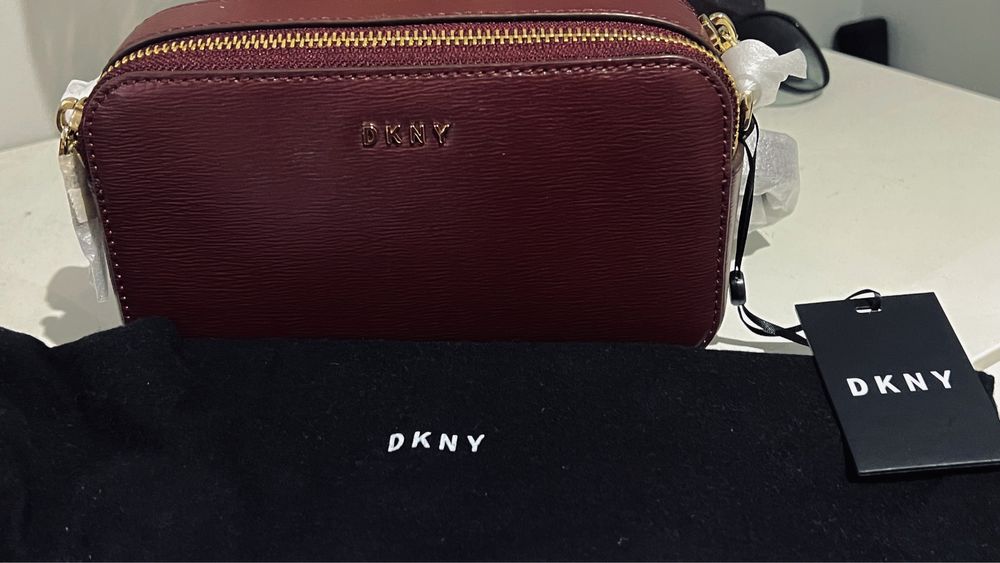 Mala DKNY, nova, em couro