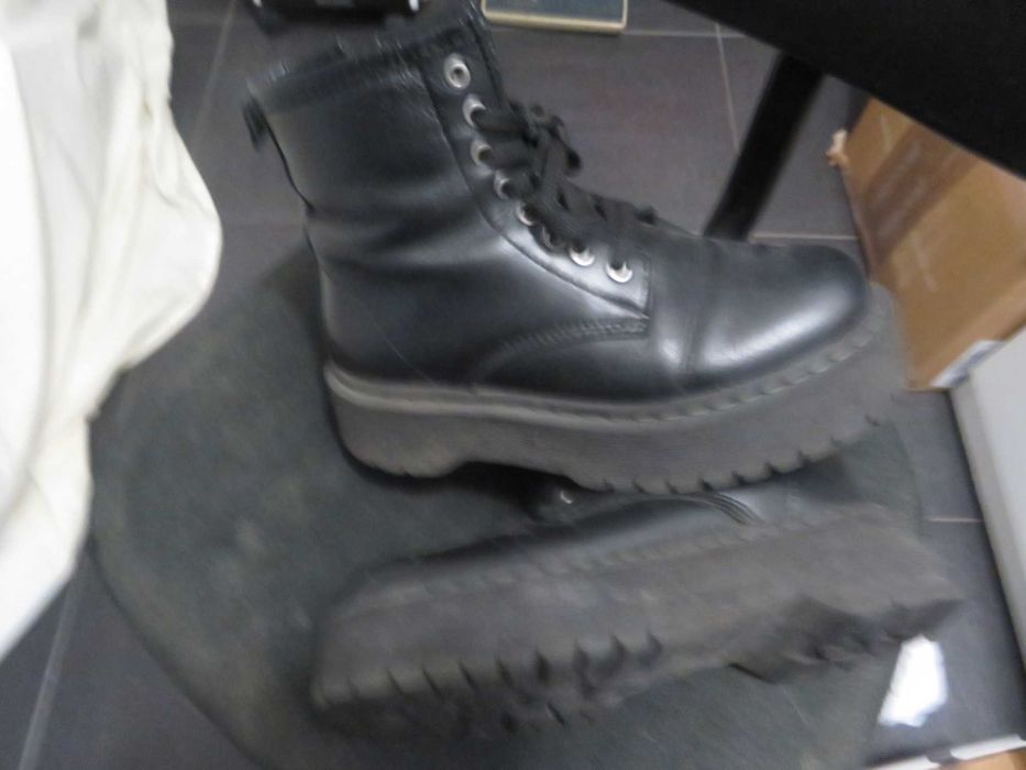 Botas pretas curtas