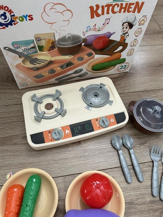 Кухня Технок плита ,набір посуду та овочі