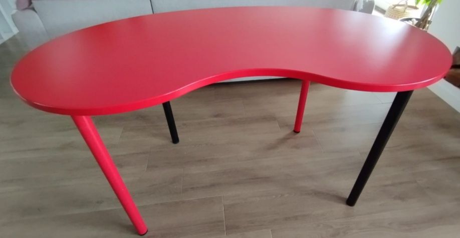 Mesa/secretaria vermelha