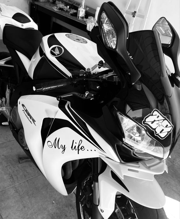 Honda cbr 1000 rr impecavel