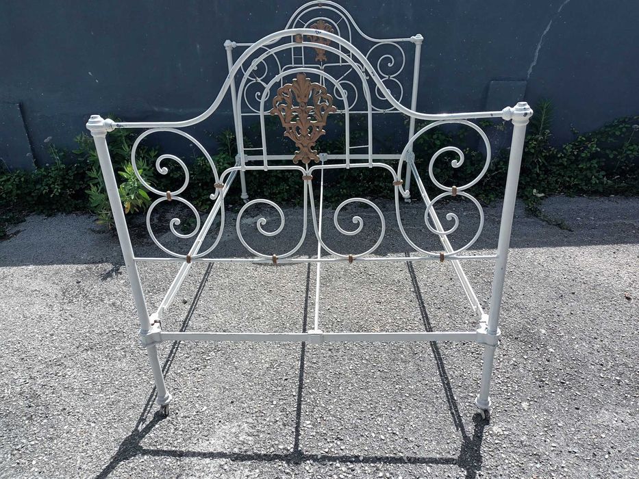 Camas antigas em bom estado