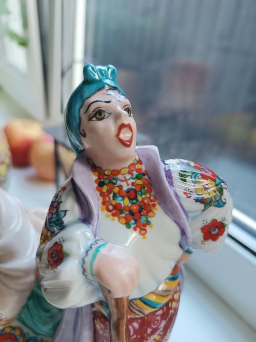 На точку.Фарфорова статуетка.