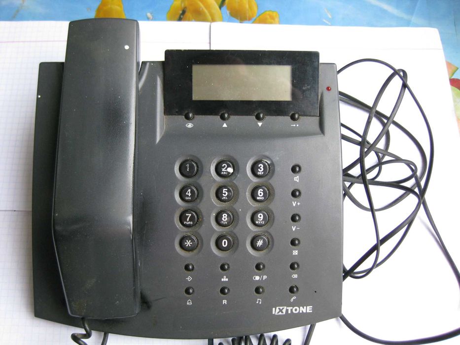 Продам провідний стационарний цифровий телефон.