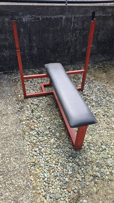 Bancos / barra e pesos de ginásio