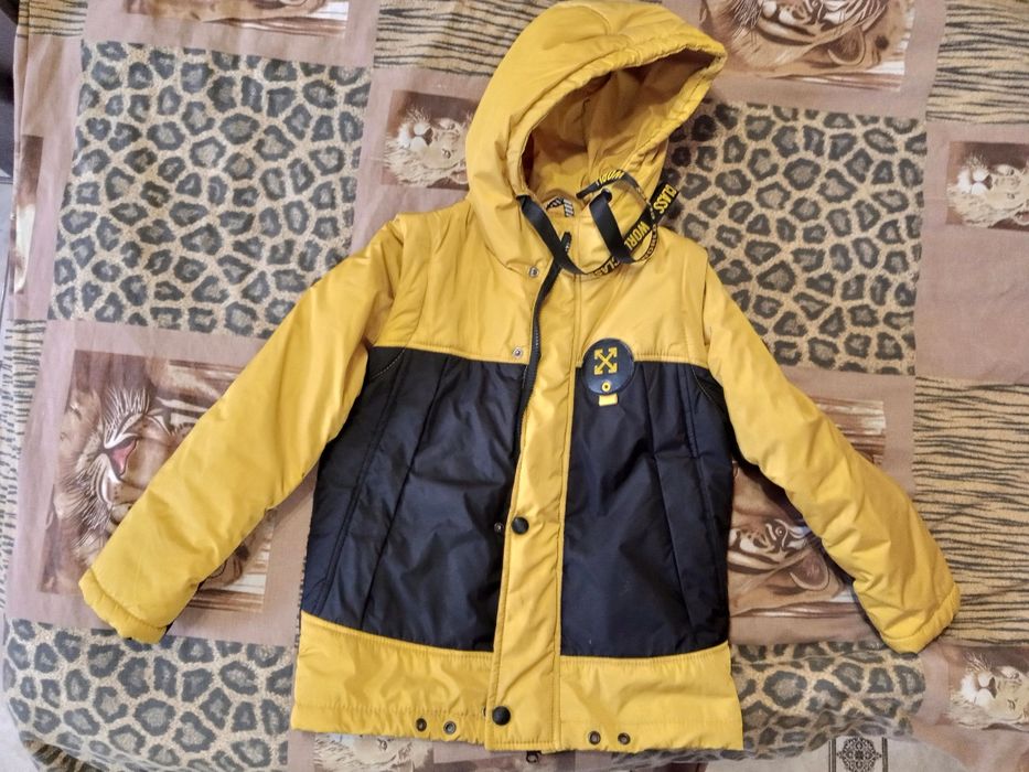 Демисезонная куртка на мальчика