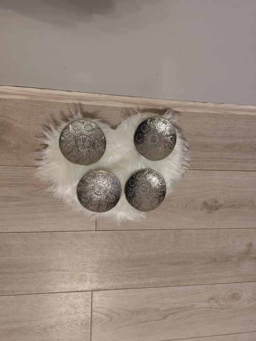 Podstawki świeczniki ażurowe pięknie się prezentują 12.5 cm  4 sztuki