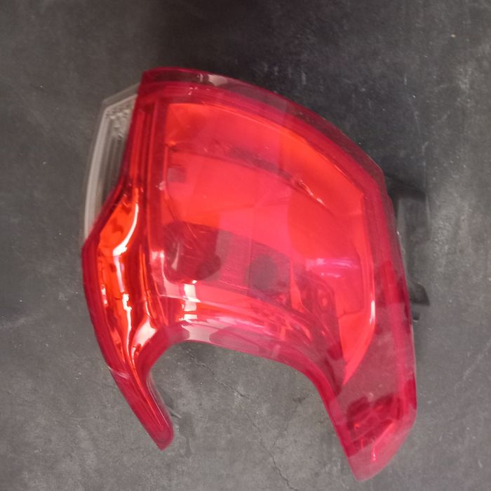 Conjunto farolins peugeot 2008 ano 2028