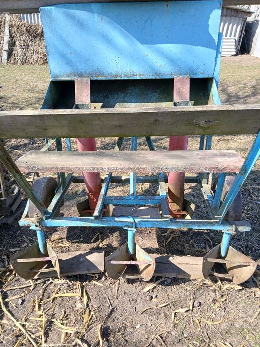 Продам картопле саджалку, та кінну косілку