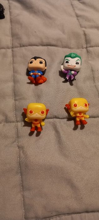 Bonecos Kinder Joy-Super Heróis& Super Vilões