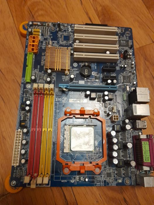 Компьютер с двухядерным AMD Athon 64×2 Dual (материнска плата - НЕ раб